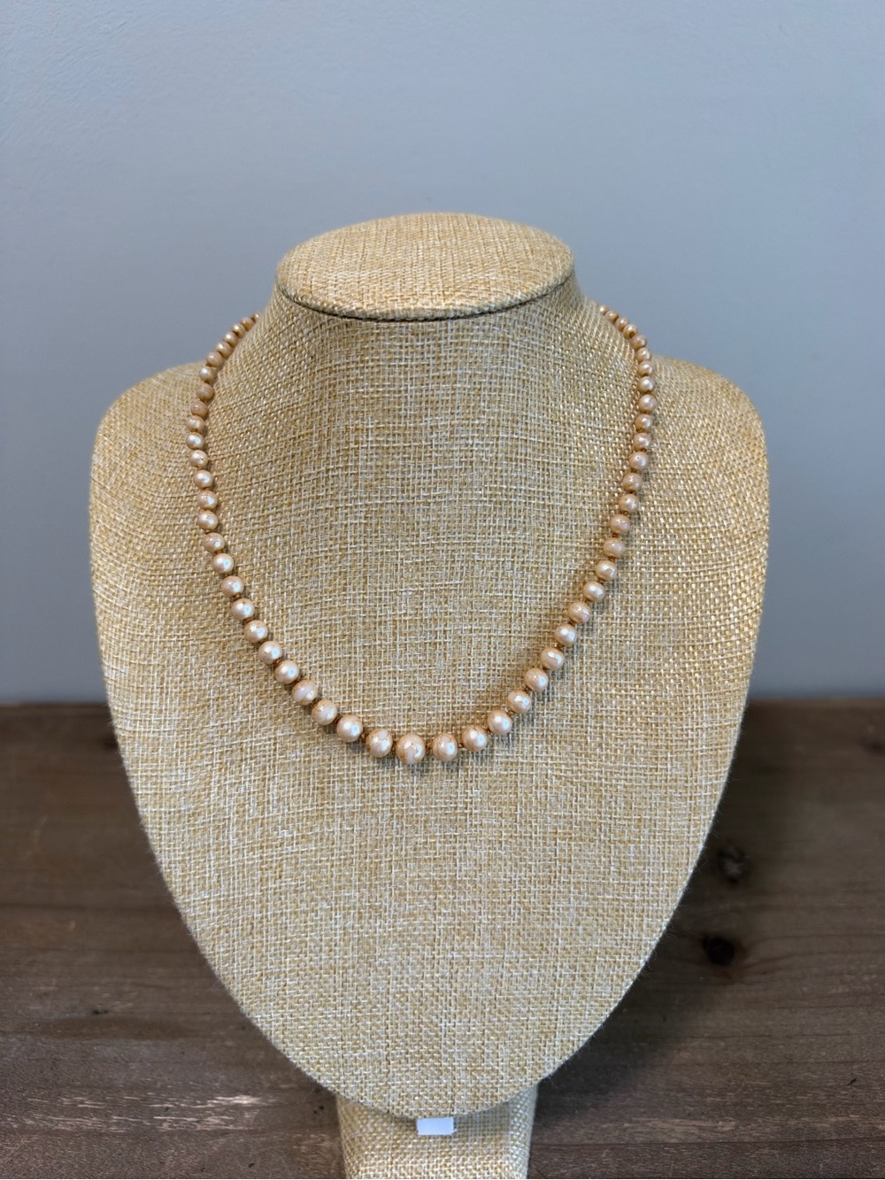 Peach Marbled Pearl Beaded Necklace Gold Tone Clasp Classic
